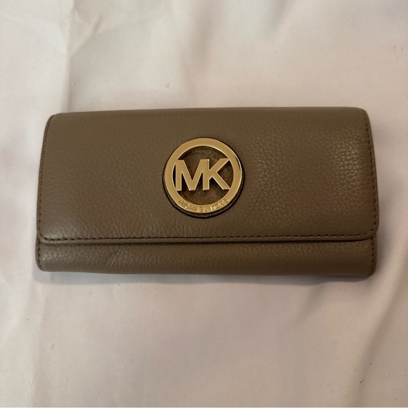 Michael Kors Brown Leather Wallet with Gold Logo - Picture 1 of 10